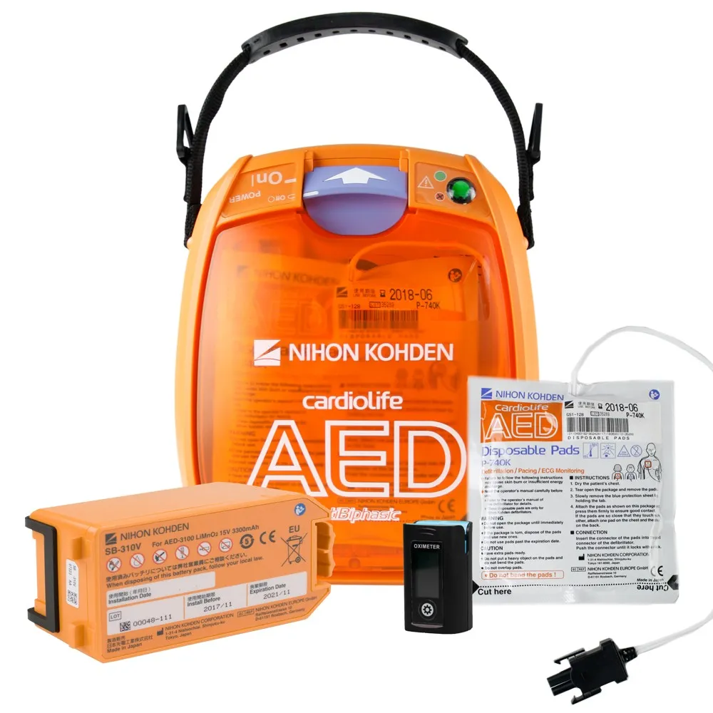 Orangenes Defibrillator Set mit schwarzem Griff, Batterien, PADs und Pulsoximeter.