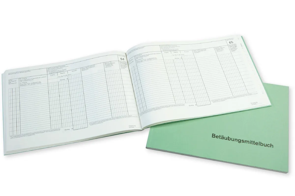 Betäubungsmittelbuch im DIN A4 Querformat zur sorgfältigen Dokumentation von Zu- und Abgängen der Betäubungsmittelbestände gemäß § 13 BtMVV. Das Buch umfasst 100 Seiten und enthält ein Inhaltsverzeichnis für eine einfache Navigation und Organisation.