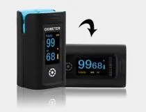 Schwarz blauer Pulsoximeter mit digitalem Display. 